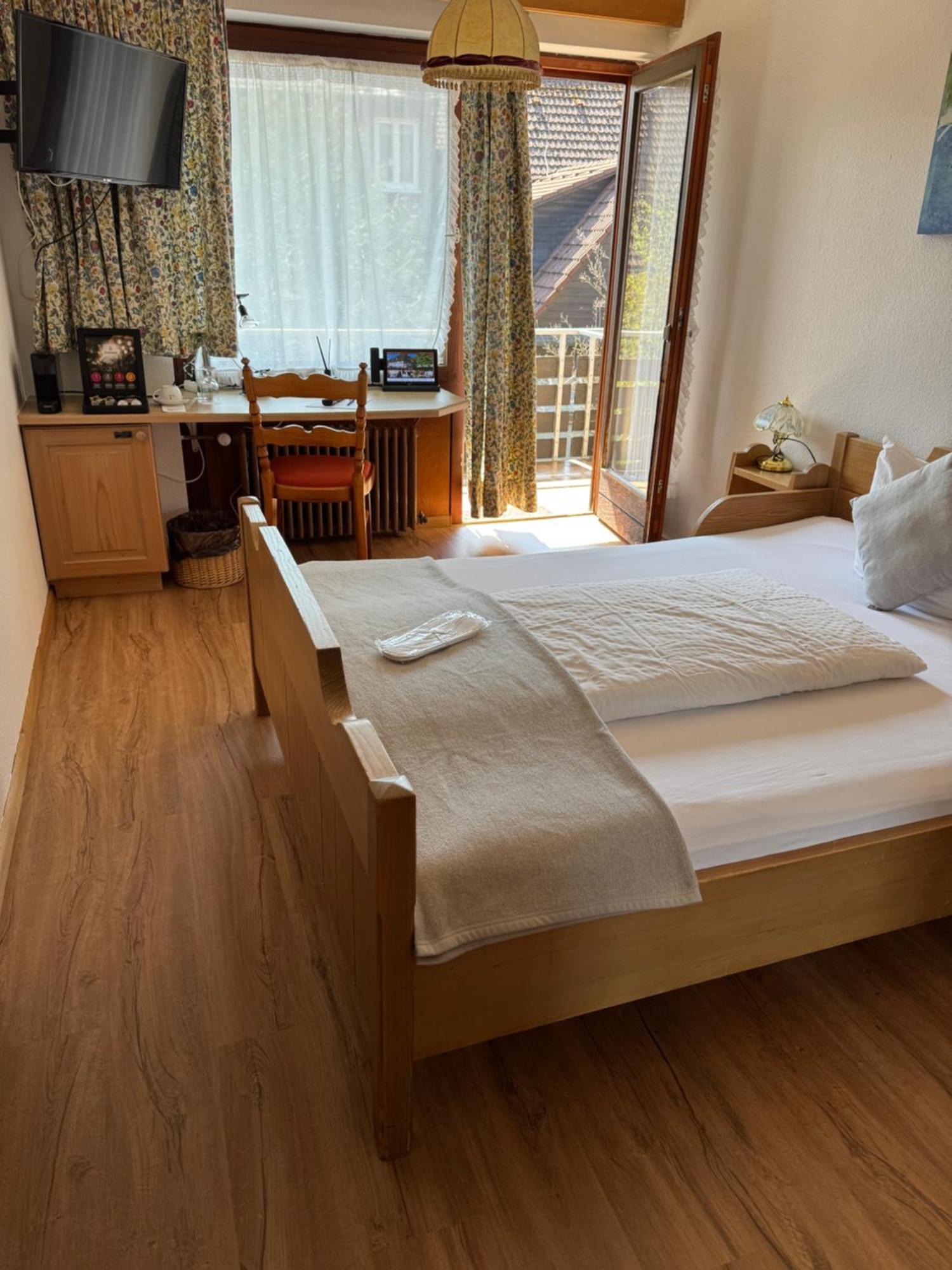 Hotel Restaurant Adler Stube Münstertal Dış mekan fotoğraf